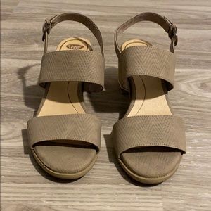 DR. SCHOLLS Block Heel Sandal Tan - 7.5